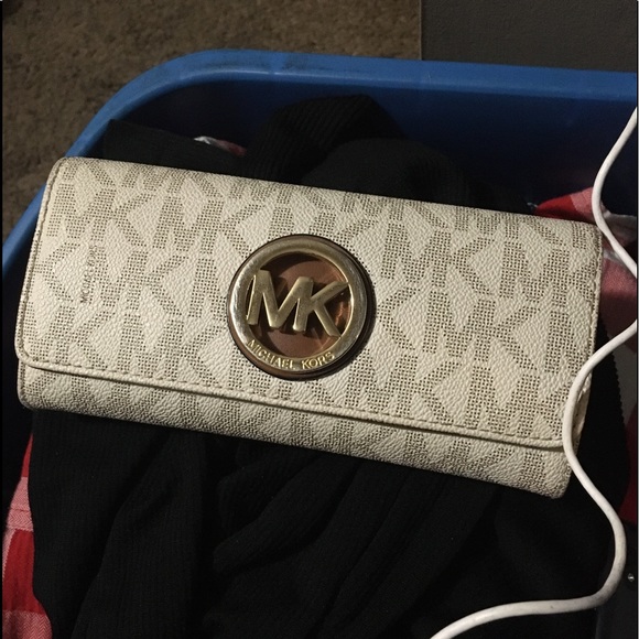 Michael Kors - Picture 2 of 4